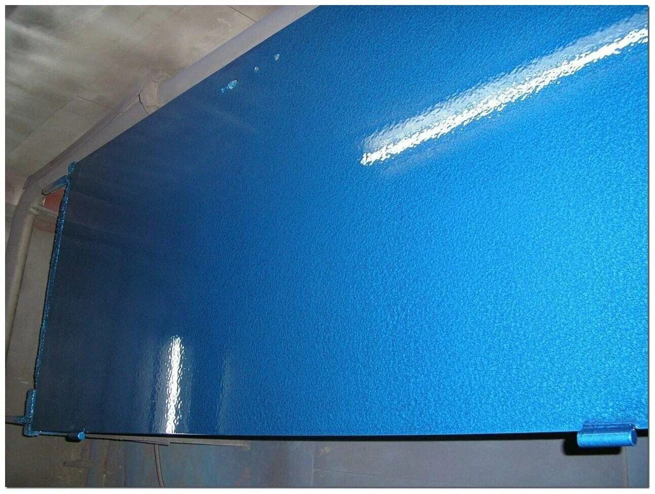 крашенный мдф глянцевый. глянцевая покраска. жидкая резина для авто глянцевая вид. краска для стен. глянцевая покраска.