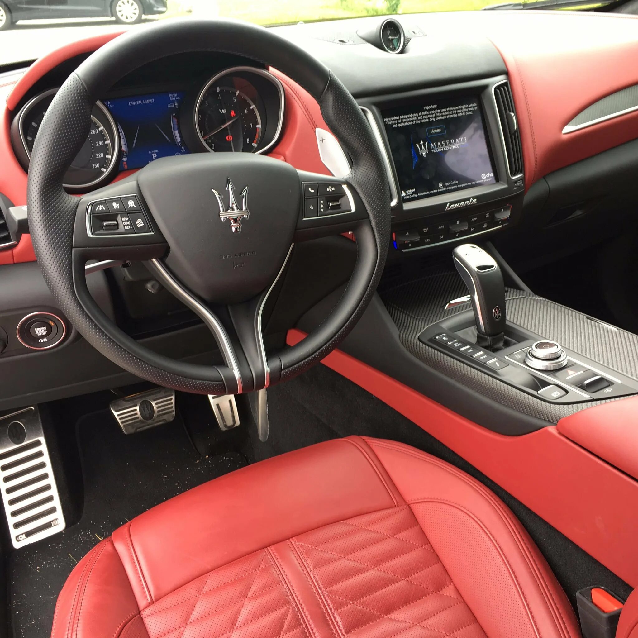 Maserati Levante 2021 салон. Maserati Levante 2022 Interior. Мазерати Леванте салон красный. Мазерати Леванте интерьер. Салон мазерати