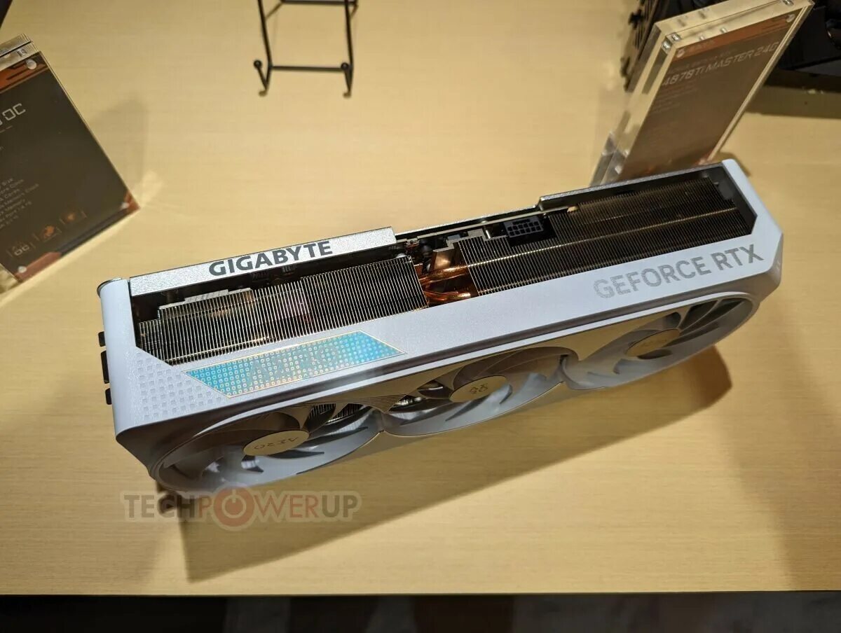 4070 ti gaming oc. Rtx 4070 ti gigabyte. 4070 ti aorus. видеокарты 2025. rtx 4070 ti на водянке gigabyte 3 винта.