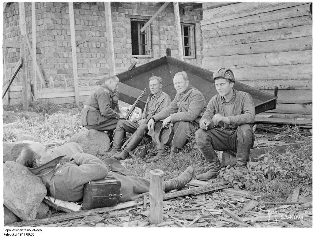 Финны в Петрозаводске 1941. Оккупация Карелии финнами 1941. Карелия в годы финской оккупации. Финские оккупанты в Карелии.