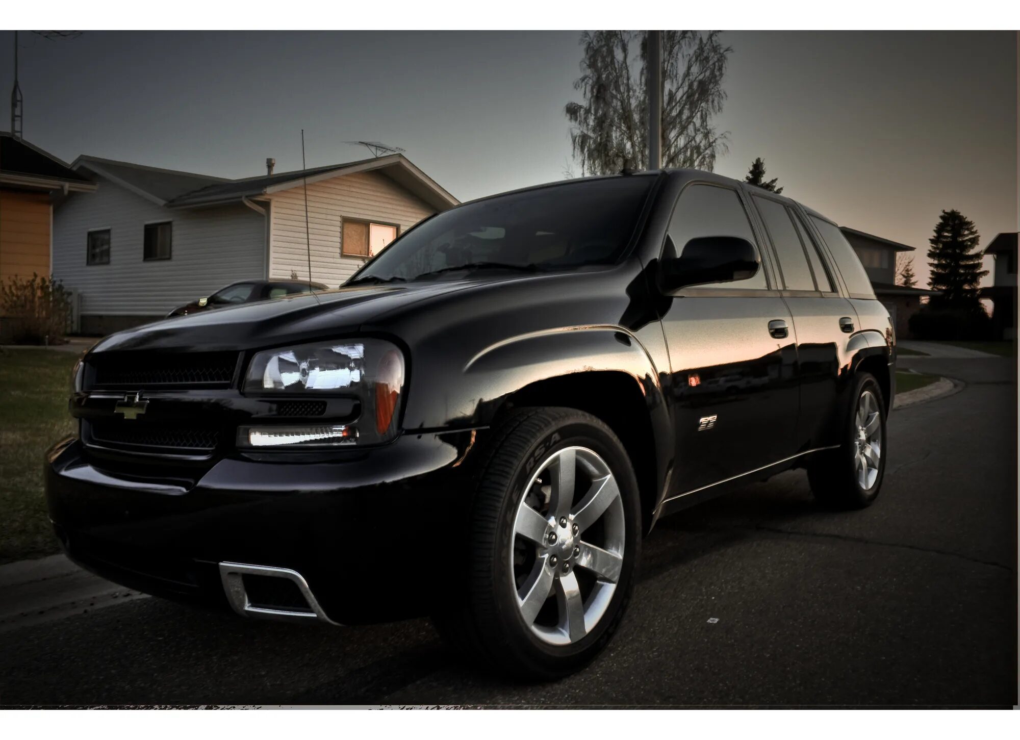 Шевроле трейлблейзер поколения. Chevrolet trailblazer SS 2006. Chevrolet trailblazer 1. Шевроле Трейлблейзер 2008 года. Chevrolet trailblazer SS 2005.