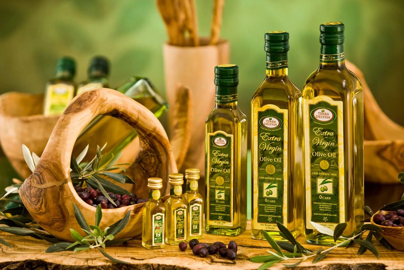 Растительные масла источники. Olive Oil масло оливковое. Олив Ойл масло оливковое. Оливковое масло с травами. Оливковое масло полезное.