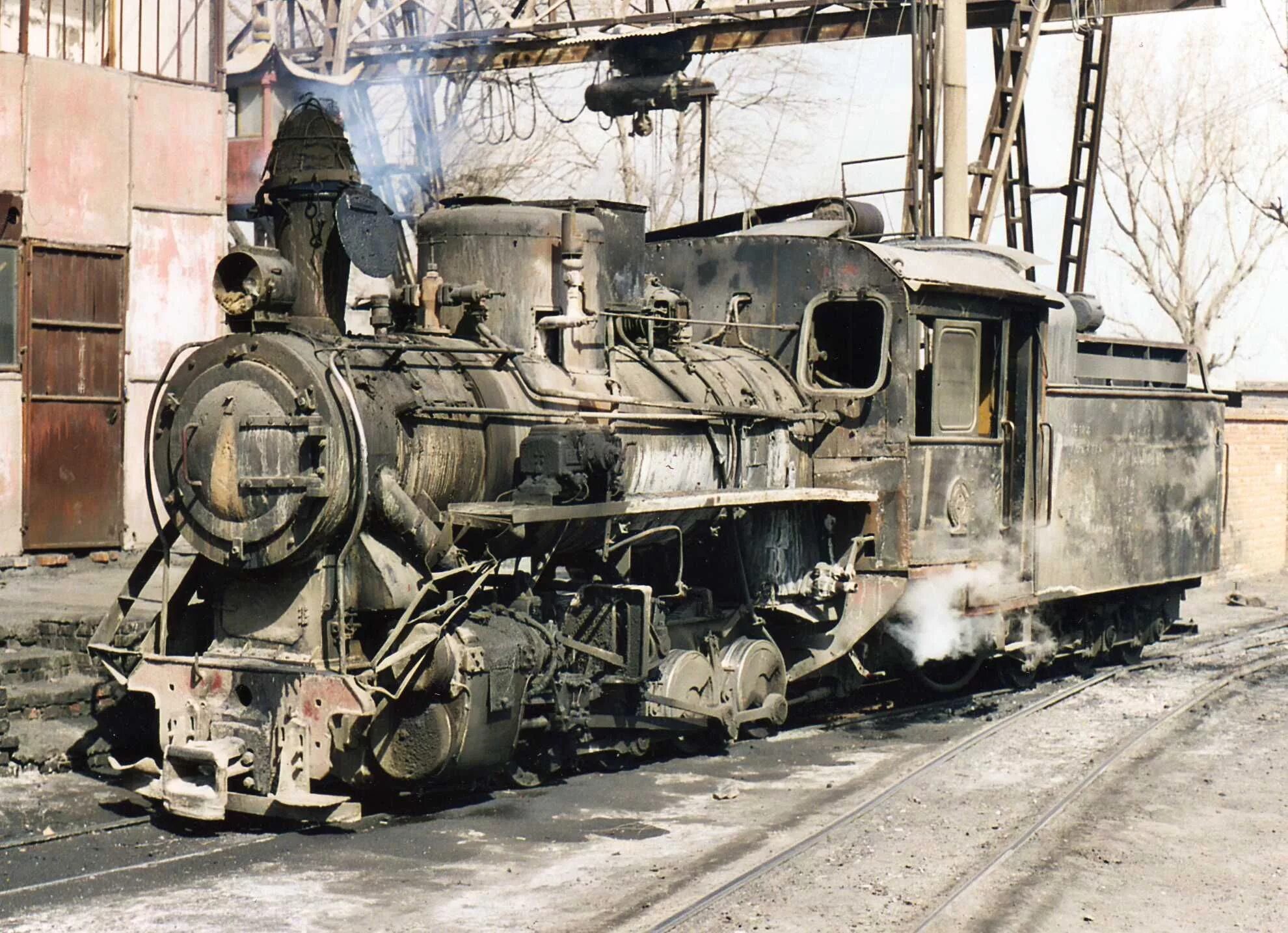 Чумазый паровоз. Паровоз Гакворда. Паровоз воняет. Паровоз Loco Punk. Паровоз тында