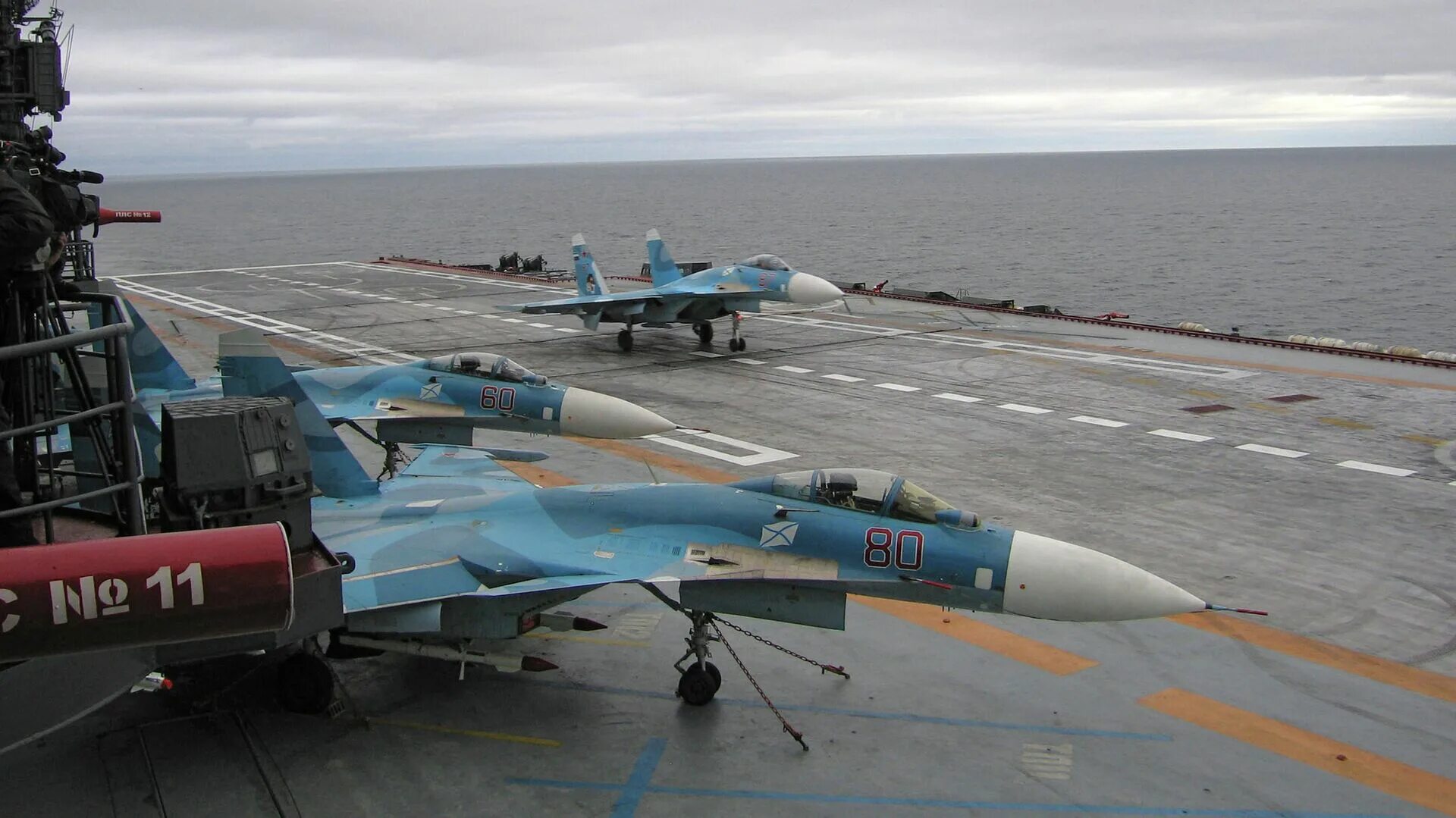 Су-33 посадка на палубу. Миг 29к взлет с авианосца. Морская авиация есть и будет ix. F18 300 ps. Морская авиация герои.