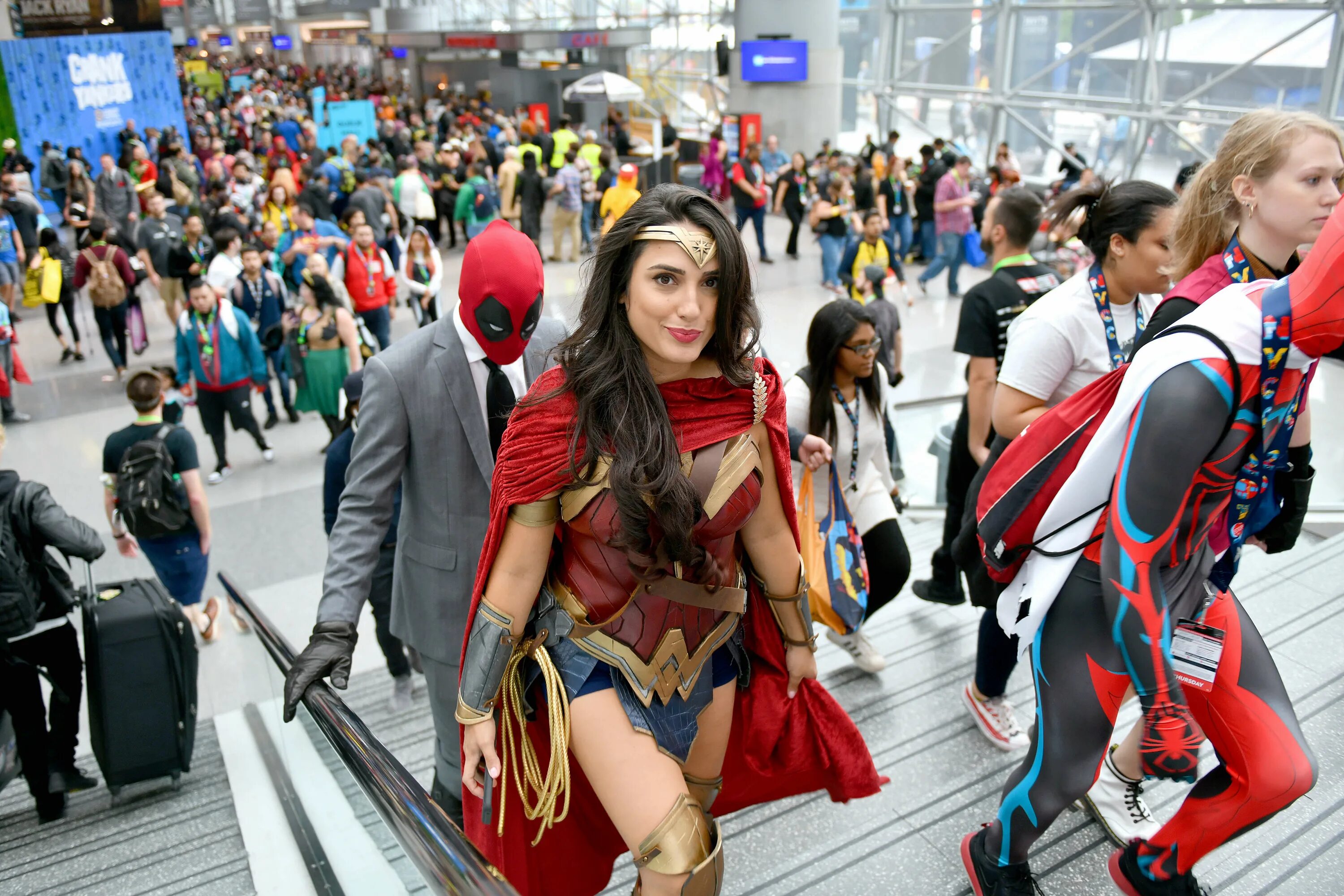 Фестиваль комиксов. Comic con москва. Comic con москва. Игромир 2020. Комикон здание.