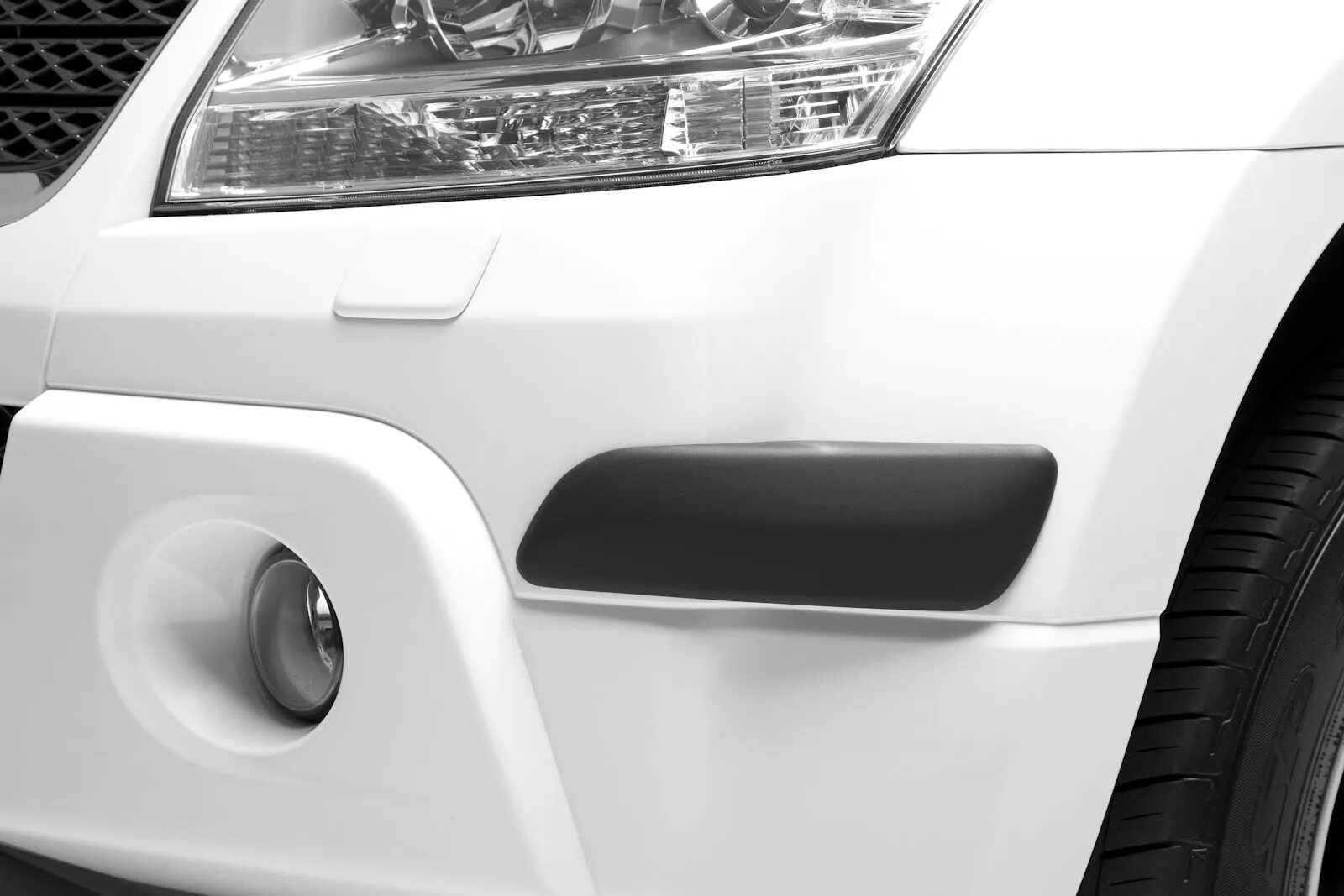 Suzuki grand vitara накладка на бампер. Накладка на задний бампер suzuki grand vitara. Накладка заднего бампера сузуки гранд витара 2007. Передний бампер сузуки гранд витара 2007. Suzuki vitara задний бампер.