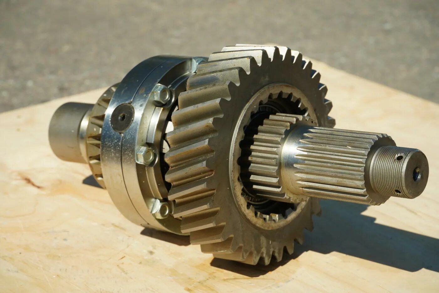 Дифференциал f3000. Дифференциал заднего моста камаз 4310. Дифференциал межосевой 26 зуб. Шакман ф3000 редуктор среднего моста. Вал межосевого дифференциала маз-6430.