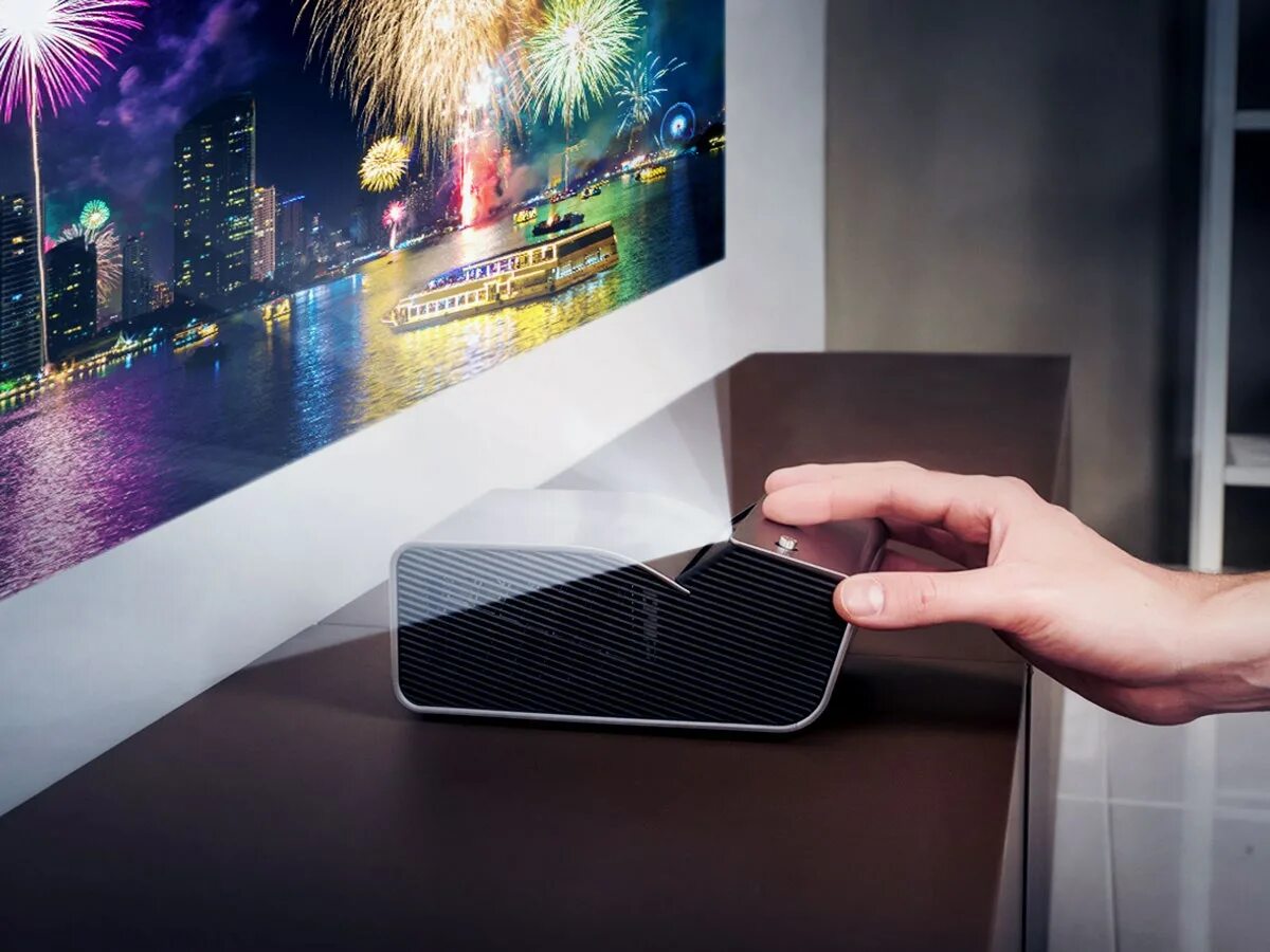 Проектор LG ph450u. Лазерный проектор 4к LG. LG Ultra short Throw Projector. Лазерный телевизор LG