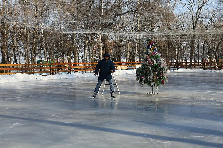 Каток серпухов 2022. Каток в серпухове открытый. Парки серпухова каток. Каток серпухов. Парки серпухова каток.