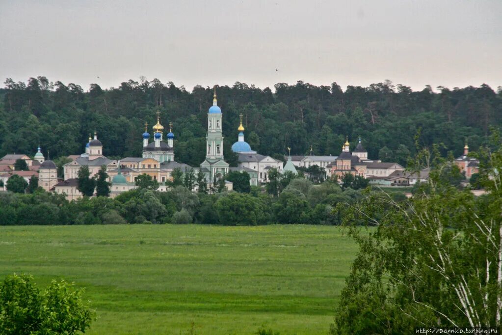 Великая оптина слушать. Жиздра Оптина пустынь. Холмы в Калужской области. Оптина пустынь фото со стороны реки Жиздры. Фото из космоса Оптиной пустыни свечение.