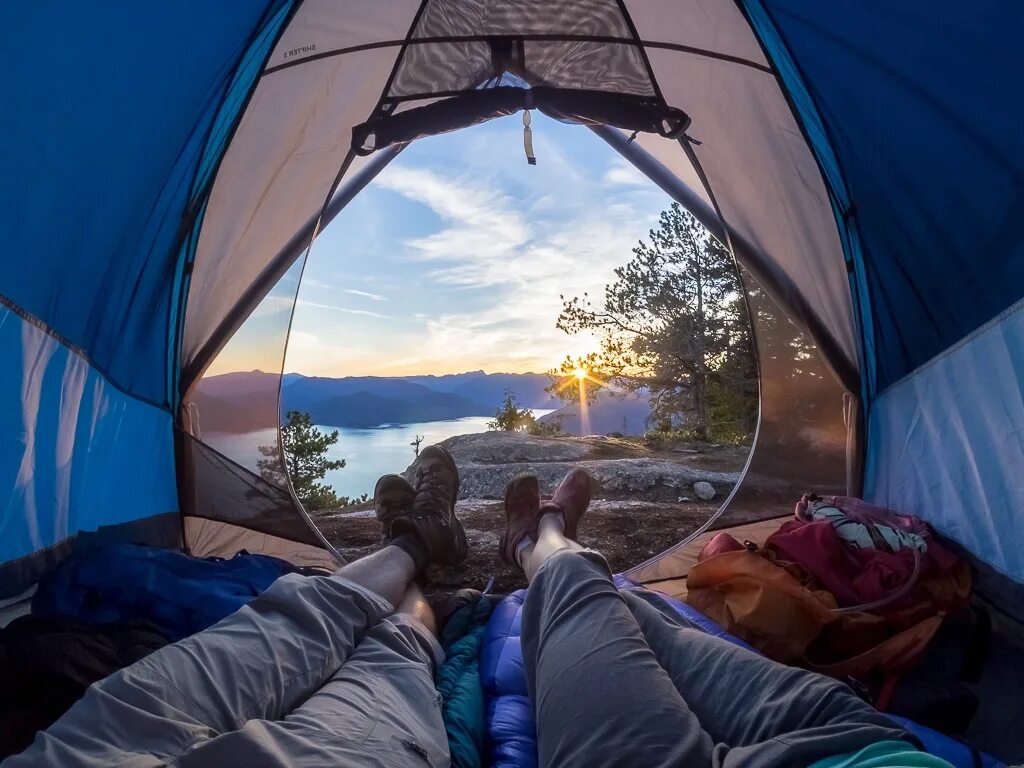 Ночевка 2015. Вид из палатки. Красивый вид из палатки. Палатка на природе. Романтика в палатке.