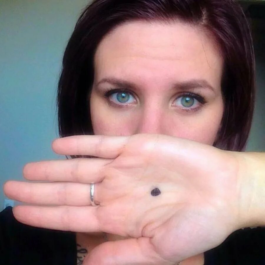 точки на лице. избавление от чёрных точек. черными точками женщина. черными точками женщина. девушка с веснушками.