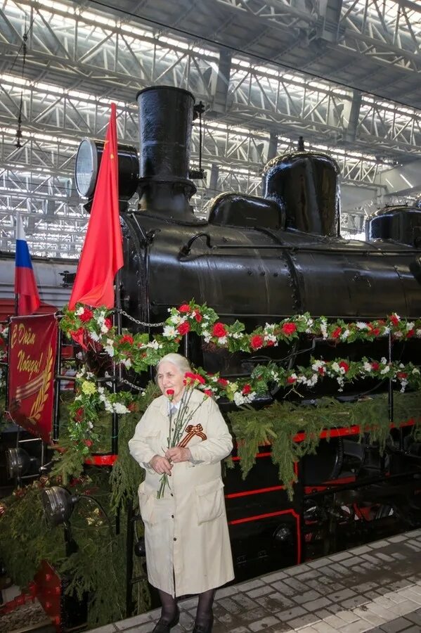 9 мая вокзал. Поезд Победы Москва. Эшелон Победы Москва. Поезд Победы 9 мая в Москве. Поезд Победы музей на колесах.