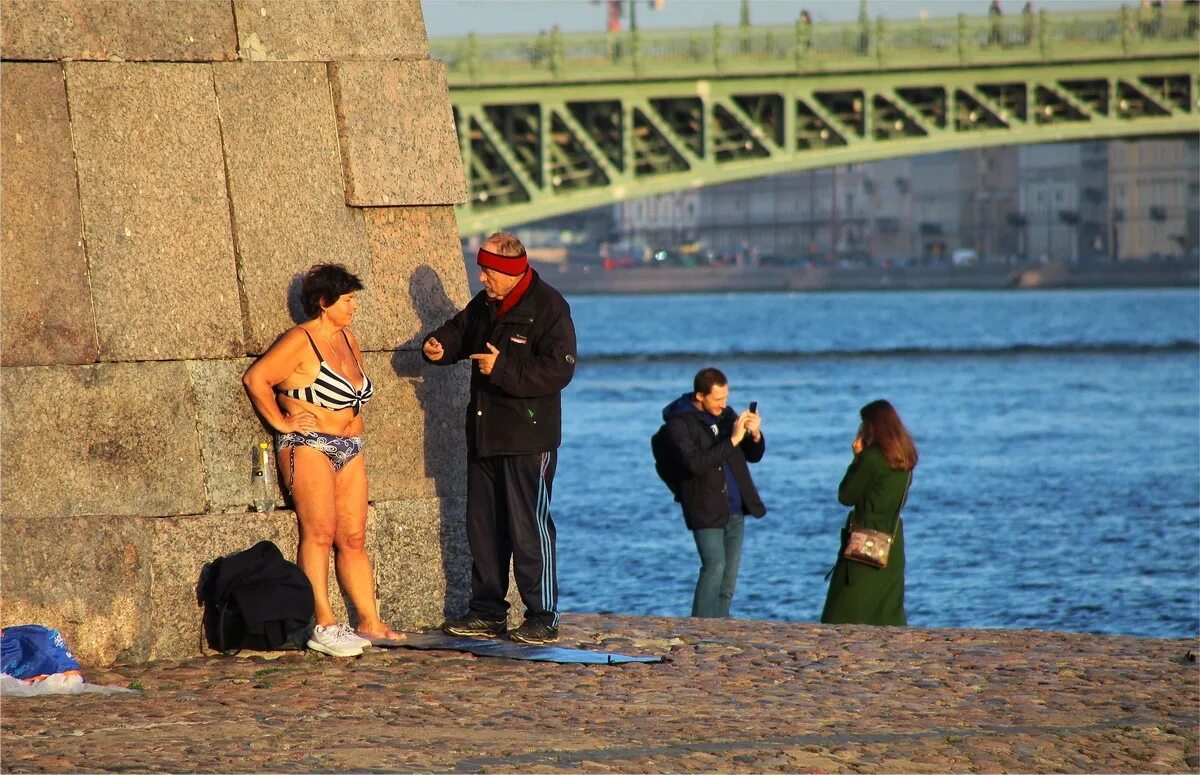 17 градусов на улице. Наводнение в спб. ветер в петербурге. воздух на улице. солнечный питер в апреле.