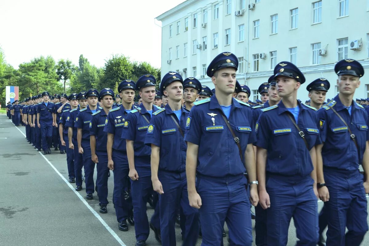 Курсанты КВВАУЛ зимняя форма. КВВАУЛ Краснодар. Лётное училище военной авиации в Краснодаре. Краснодарское высшее военное летное училище.