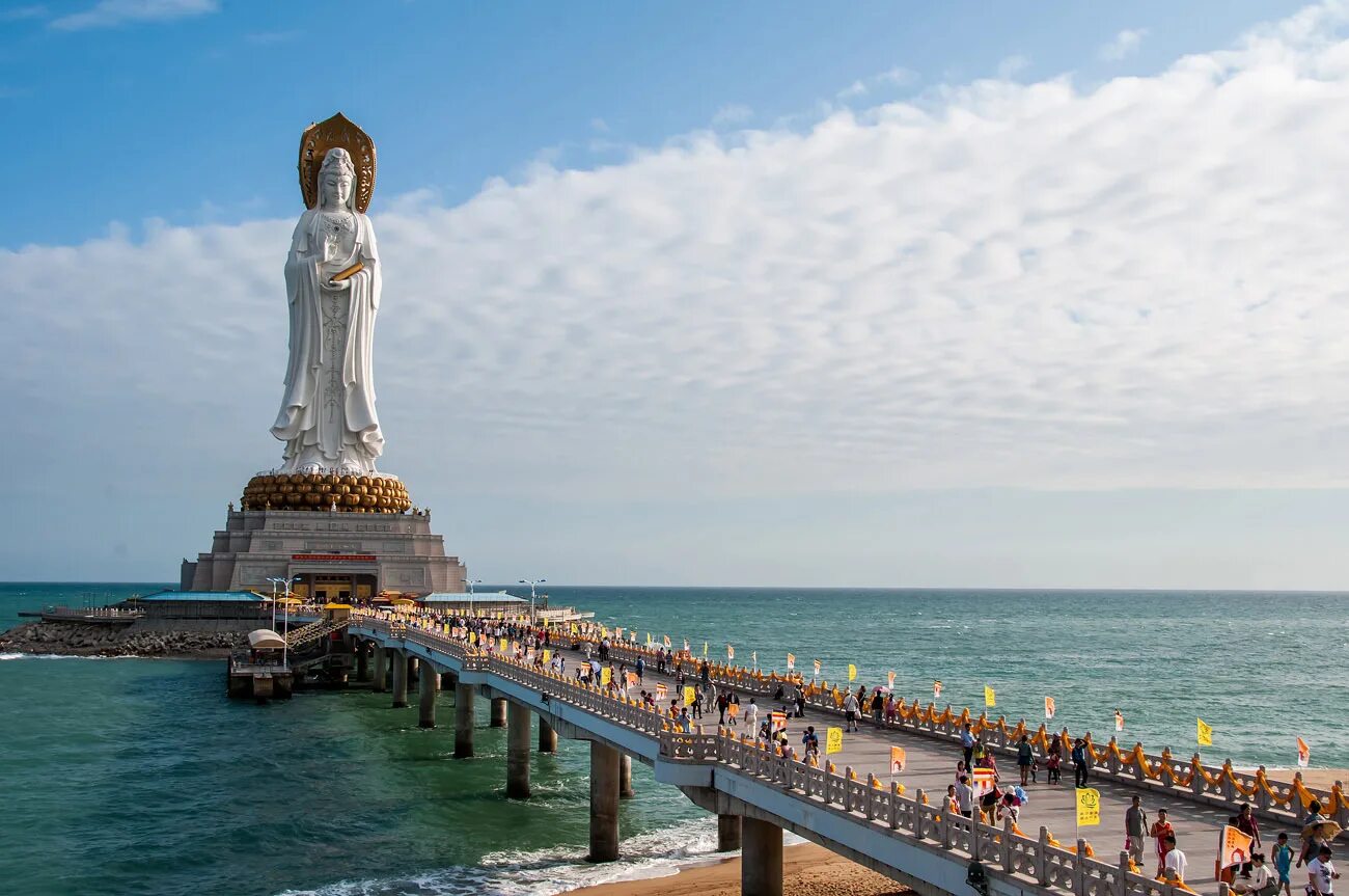 Китайский ост. Наньшань Санья центр буддизма. Китай центр буддизма Наньшань. Статуя Гуаньинь (Наньшань). Курортный остров Хайнань.