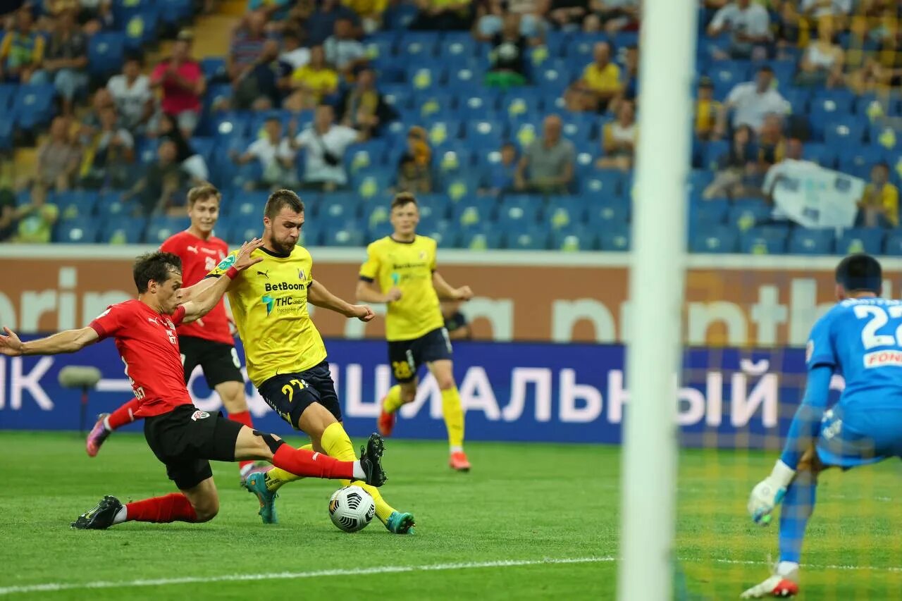 Fc rostov ru. ФК Ростов. Футболисты ФК Ростов. Ростов Химки. ФК Ростов Химки.