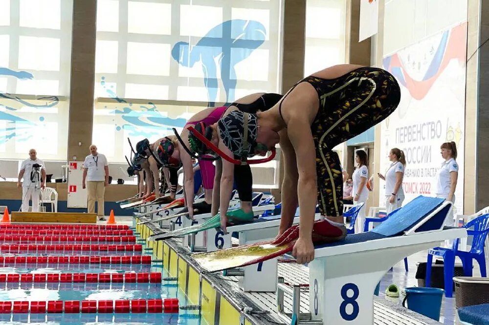 бассейн звездный междуреченск. федерация подводного спорта томской области. чемпионат мира по подводному плаванию в томске 2021. соревнования по плаванию с ластами. олимпийский киров бассейн.