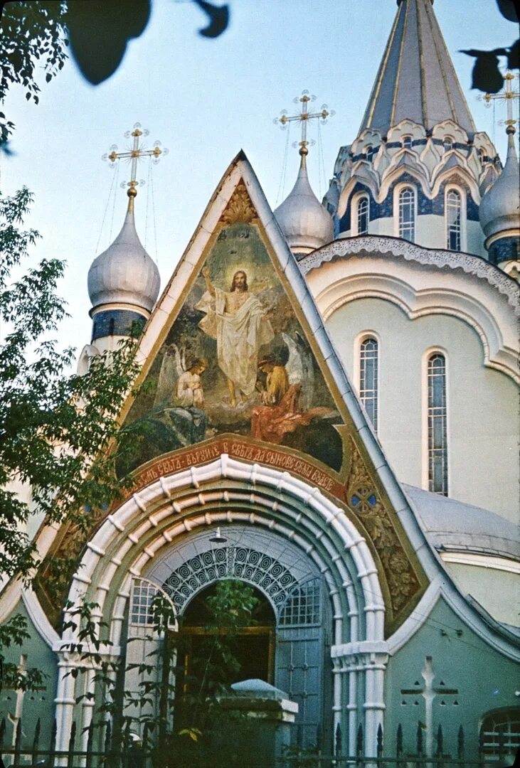 Воскресенский сокольников. Москва церковь воскресения христова в сокольниках. Храм воскресения христова в сокольни. Воскресенский сокольников. Церковь воскресения в сокольниках.