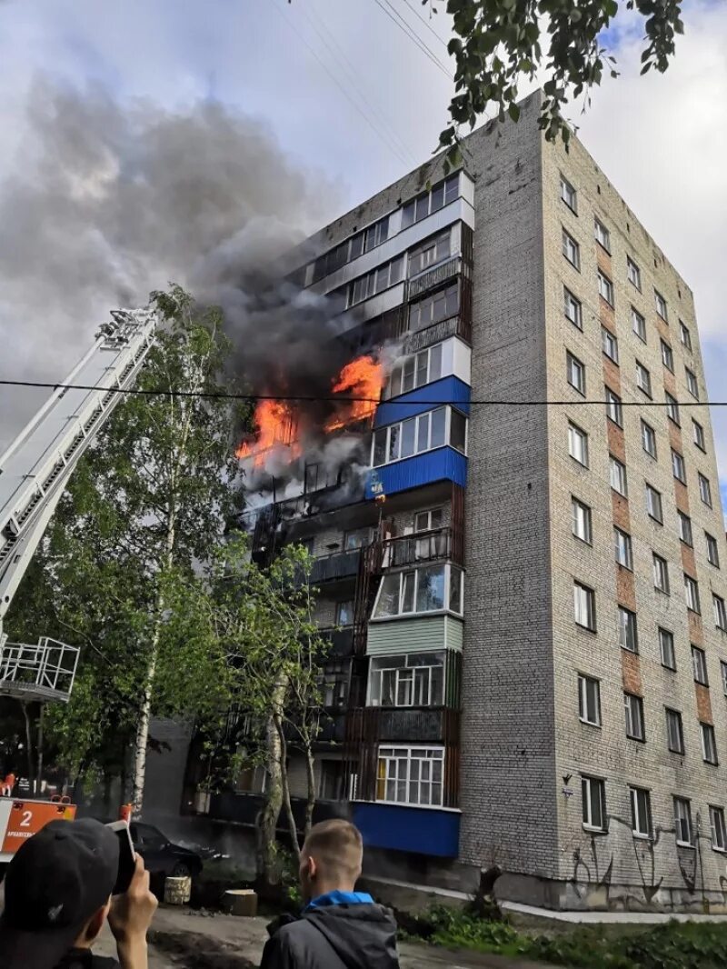 Жесть архангельск. Пожар в Архангельске вчера. Никитова. Пожар в многоэтажном доме в Архангельске. Жесть Архангельска пожары.