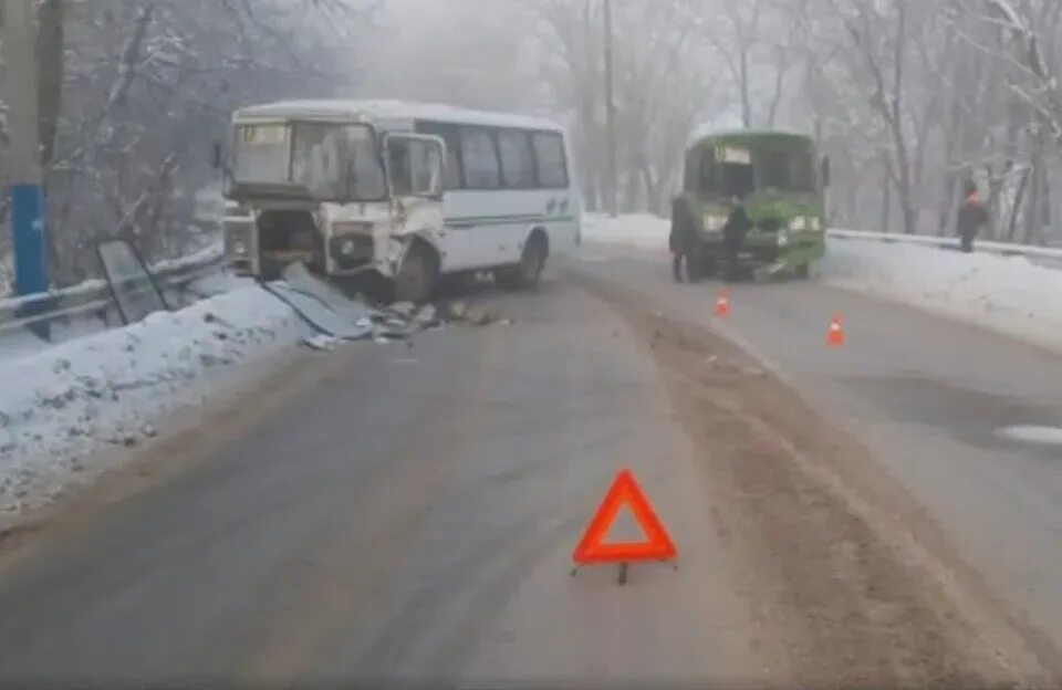 Дтп в павлове нижегородской. Дтп в павлове нижегородской. Дтп в павлове нижегородской. Дтп в павлово нижегородской. Лобовое столкновение автомобилей.