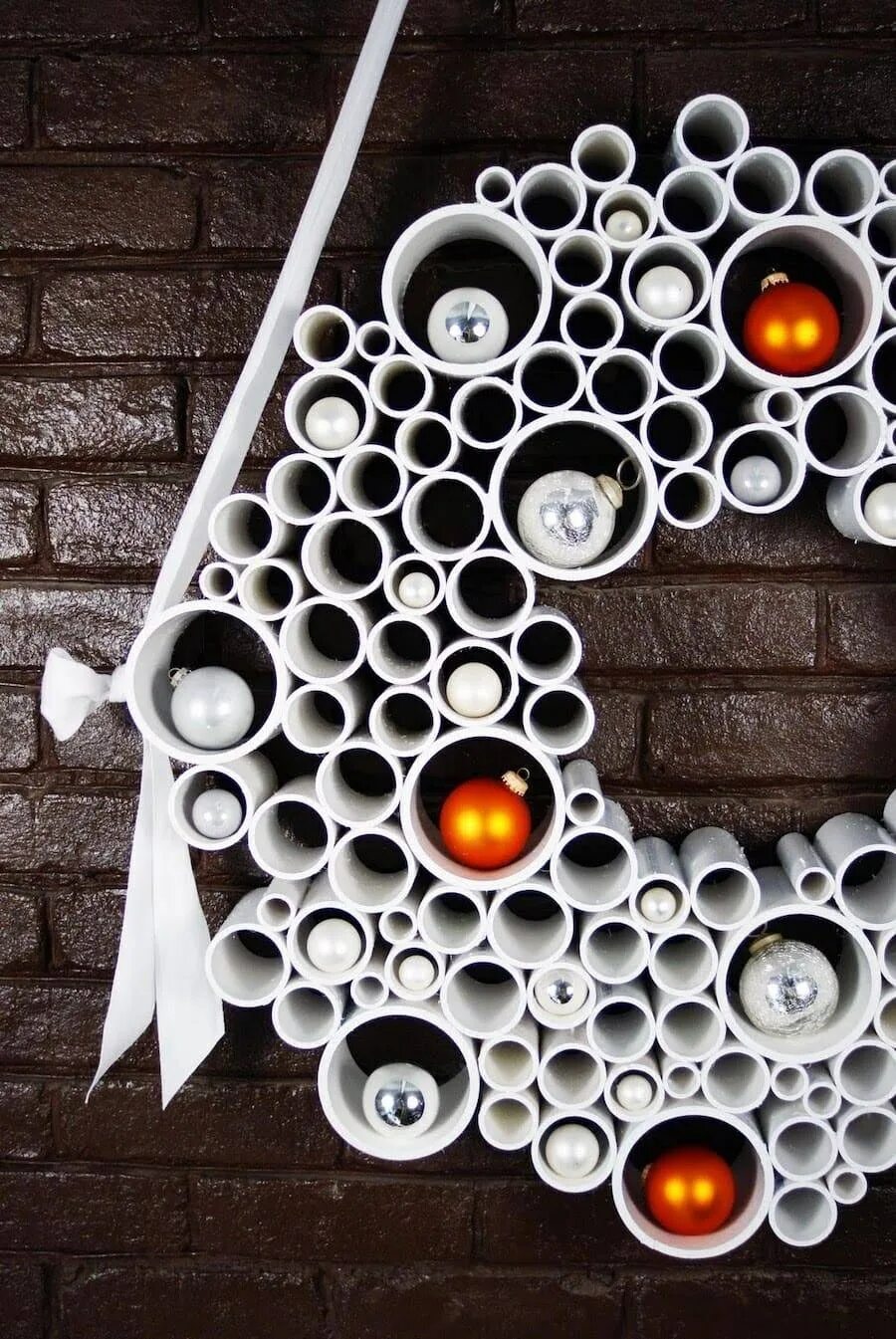 Полезные поделки для дома. Из картонных трубок. Подставка для браслетов из втулки. Что можно сделать из трубки. Полка из картонных труб.