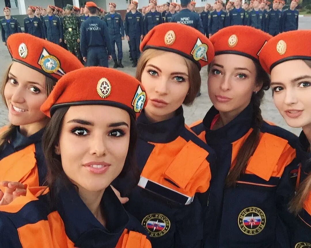 Картинки быть в форме. Настя петрова модель патриотка. девушки курсантки мчс. красивые девушки в форме мчс.