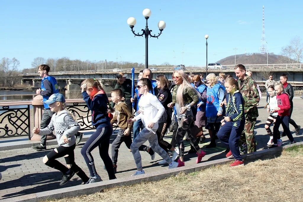 Работа в городе биробиджане. Флаги спортивных организаций в Биробиджане. Организация в Биробиджане. Одежда Биробиджан. Биробиджан новости сегодня спорт.