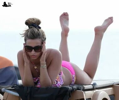 Ferne Mccann Feet In The Pose (2 photos) - feet.wiki.