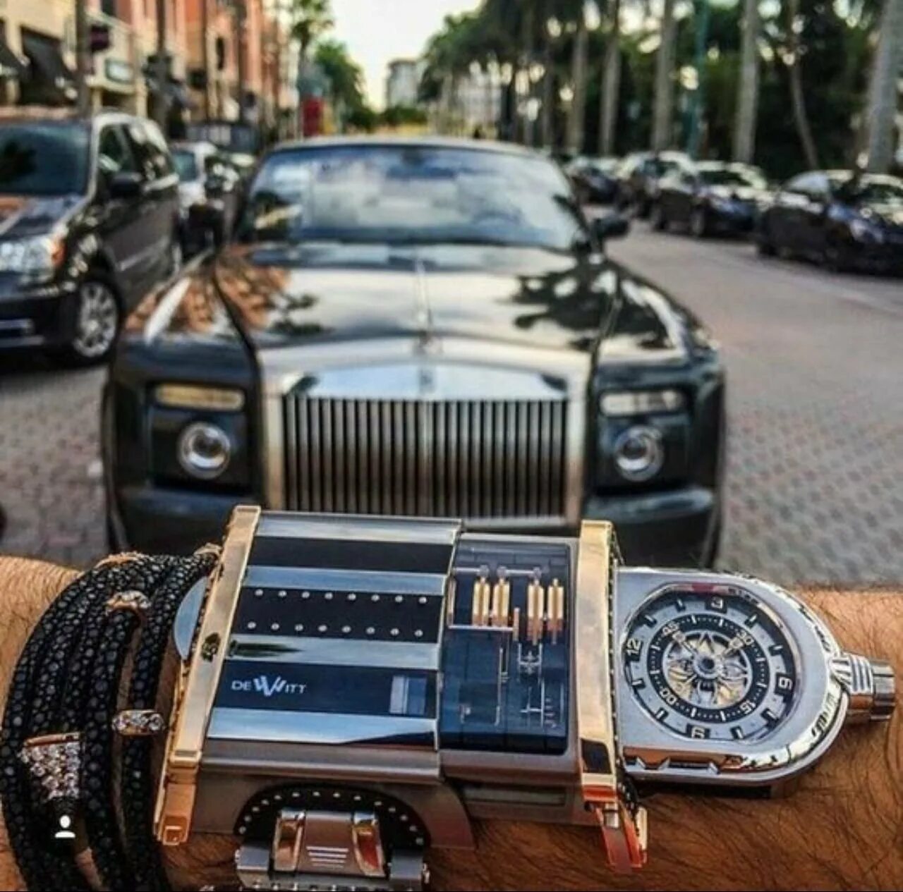 Machine hour. Роллс Ройс и ролексы. Часы DEWITT Concept WX-1. Rolex Rolls Royce. Дорогие часы и машина.