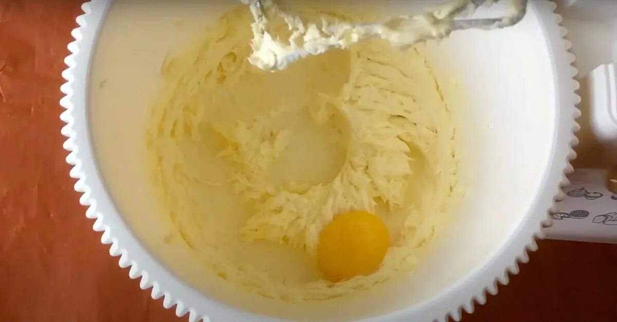 Манный крем для торта. Торт с манным кремом. торты с кремом на манке. торт с кремом из манной каши с лимоном и маслом. постный крем для торта из манки.