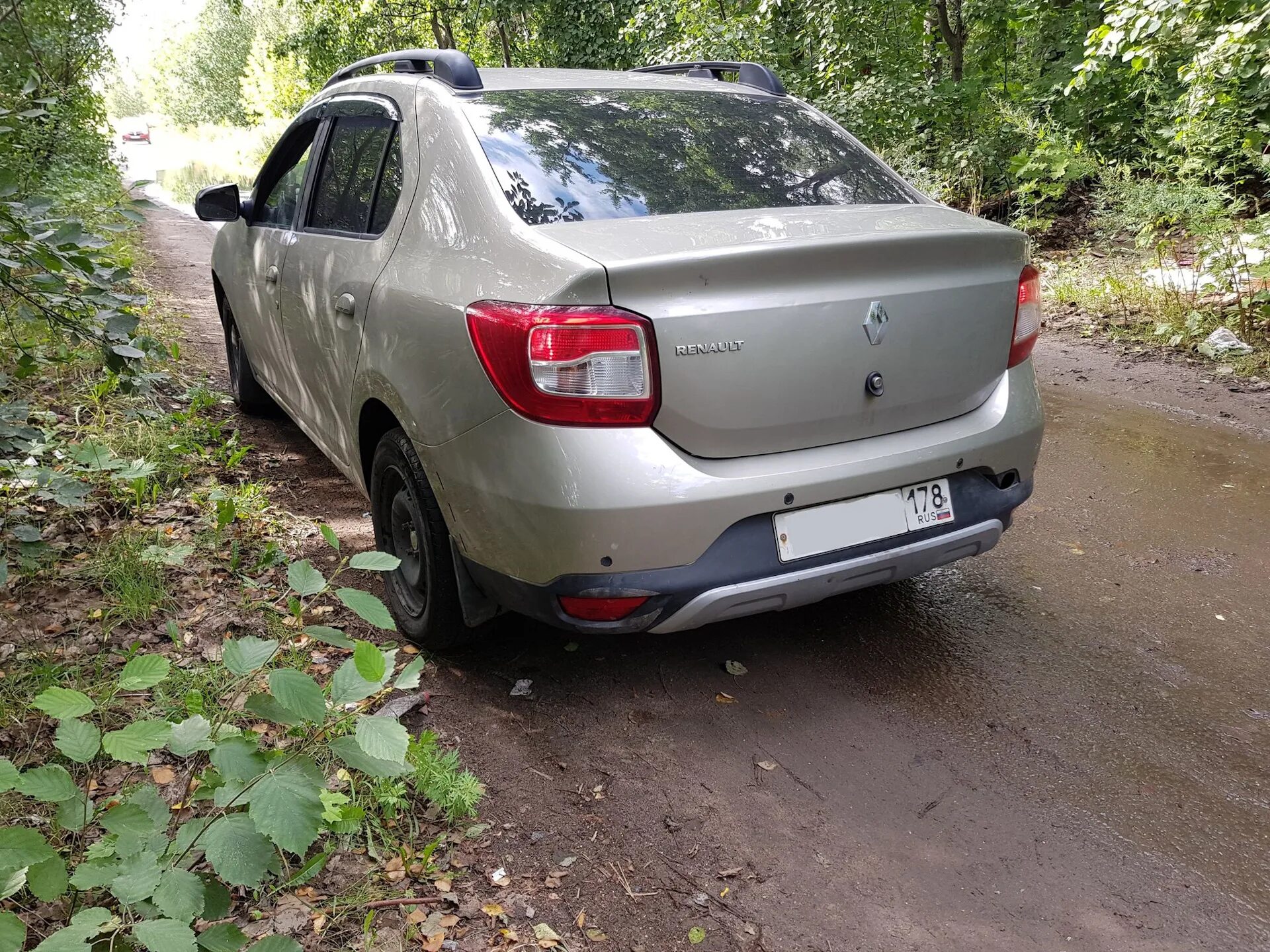 Рено логан степвей 2 задний бампер. Задний бампер logan stepway. renault logan stepway 2 бампер задний. бампер задний логан 2025. логан степвей накладка бампера.