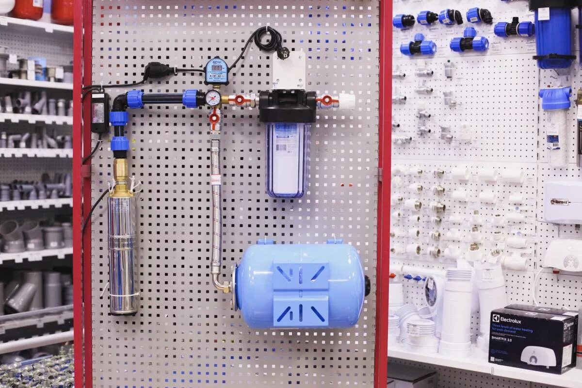 лабораторный стенд монтаж сантехнического узла. монтаж водоснабжения на даче. учебный стенд сантехника. водоснабжение на даче. система водоснабжения комплект.