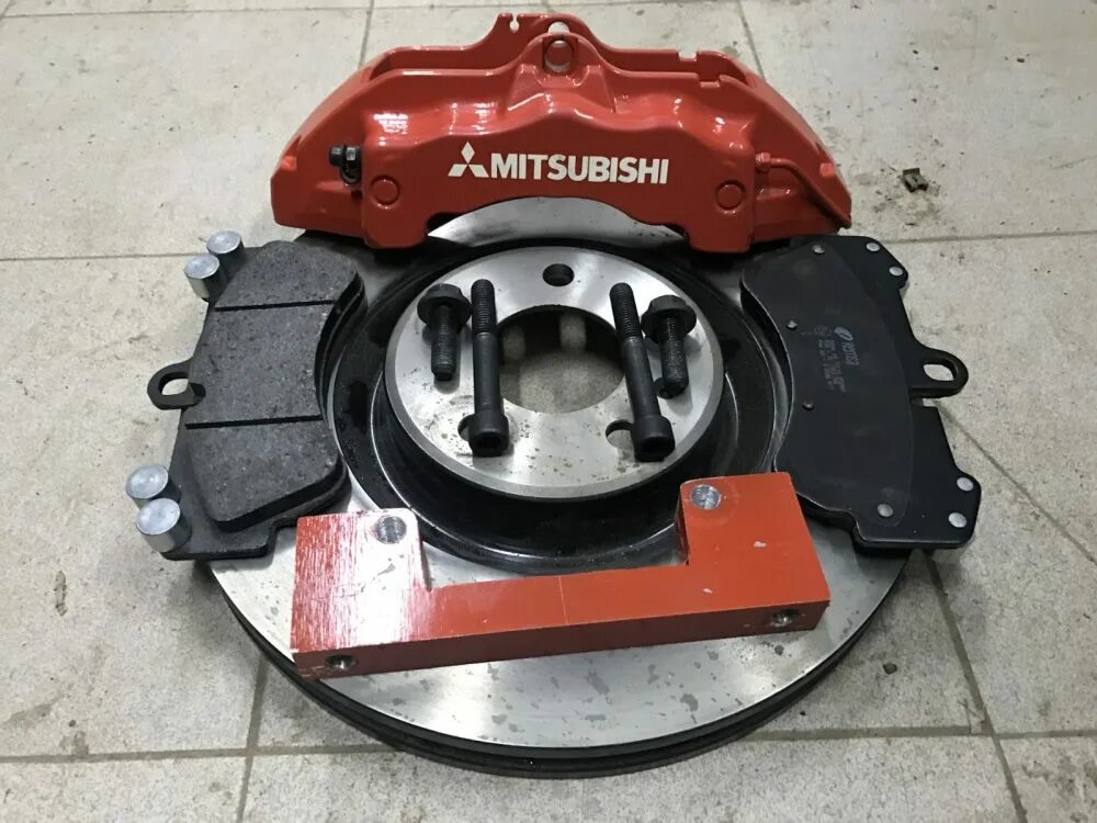 Суппорта outlander. Суппорта brembo 18z. brembo z18 380 мм. суппорта на митсубиси аутлендер 3. суппорта brembo 18z на xc90.