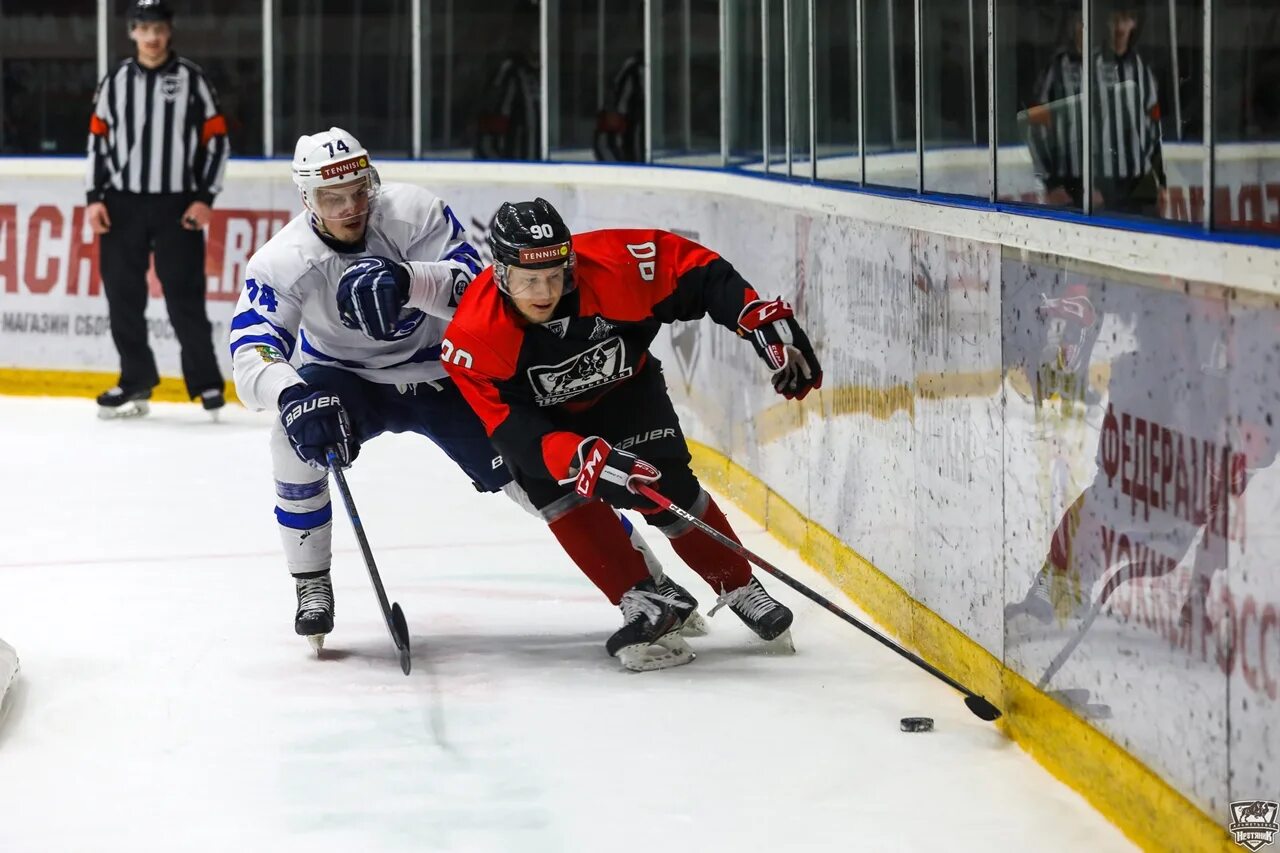 Нефтяник зауралье. Зауралье нефтяник альметьевск. Фото хоккеистов. Хк зауралье курган. Хоккей зауралец курган.