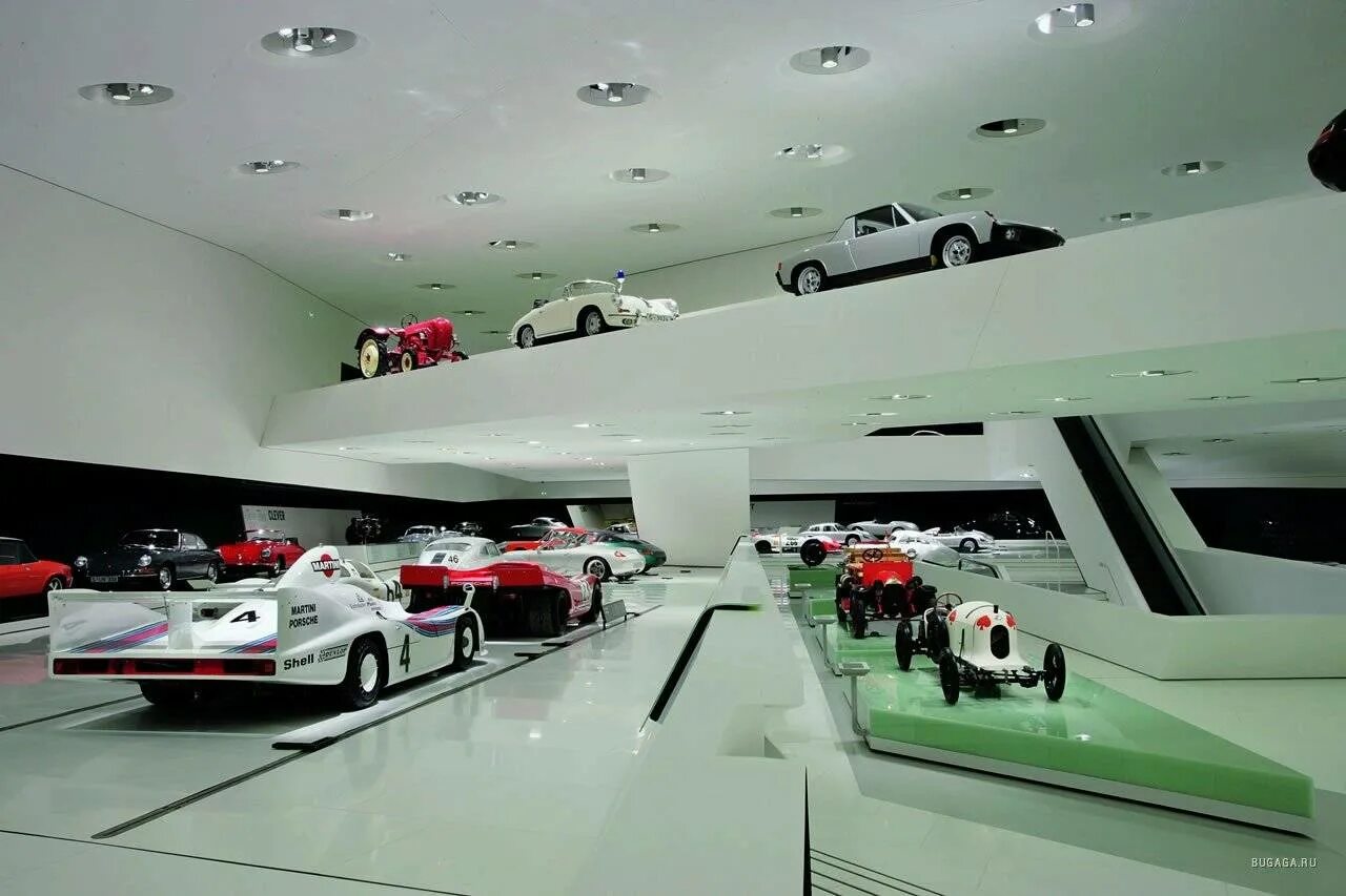 Германия. Штутгарт. Porsche Museum. Музей Порше в Штутгарте. Музей Porsche в Штутгарте Германия. Музей Мерседес Бенц в Штутгарте. Авто зал