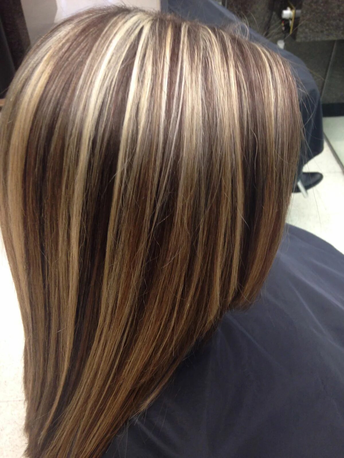 Shoulder Length Bob Hair Cut with Blonde Foils Bob hairstyles, Short bob hairsty