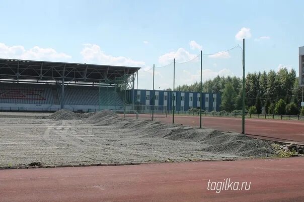 Стадион спутник. Стадион Спутник Нижний Тагил. Салават Спутник футбольное поле. Стадион Спутник Калуга. Футбольный стадион в Пензе Спутник.