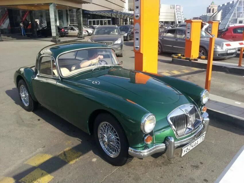 Авто mg1500. Британские родстеры. Mg автомобиль. Mg zb magnette. Старые британские машины.