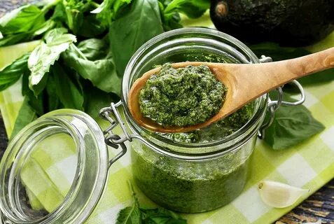Зеленый соус из базилика