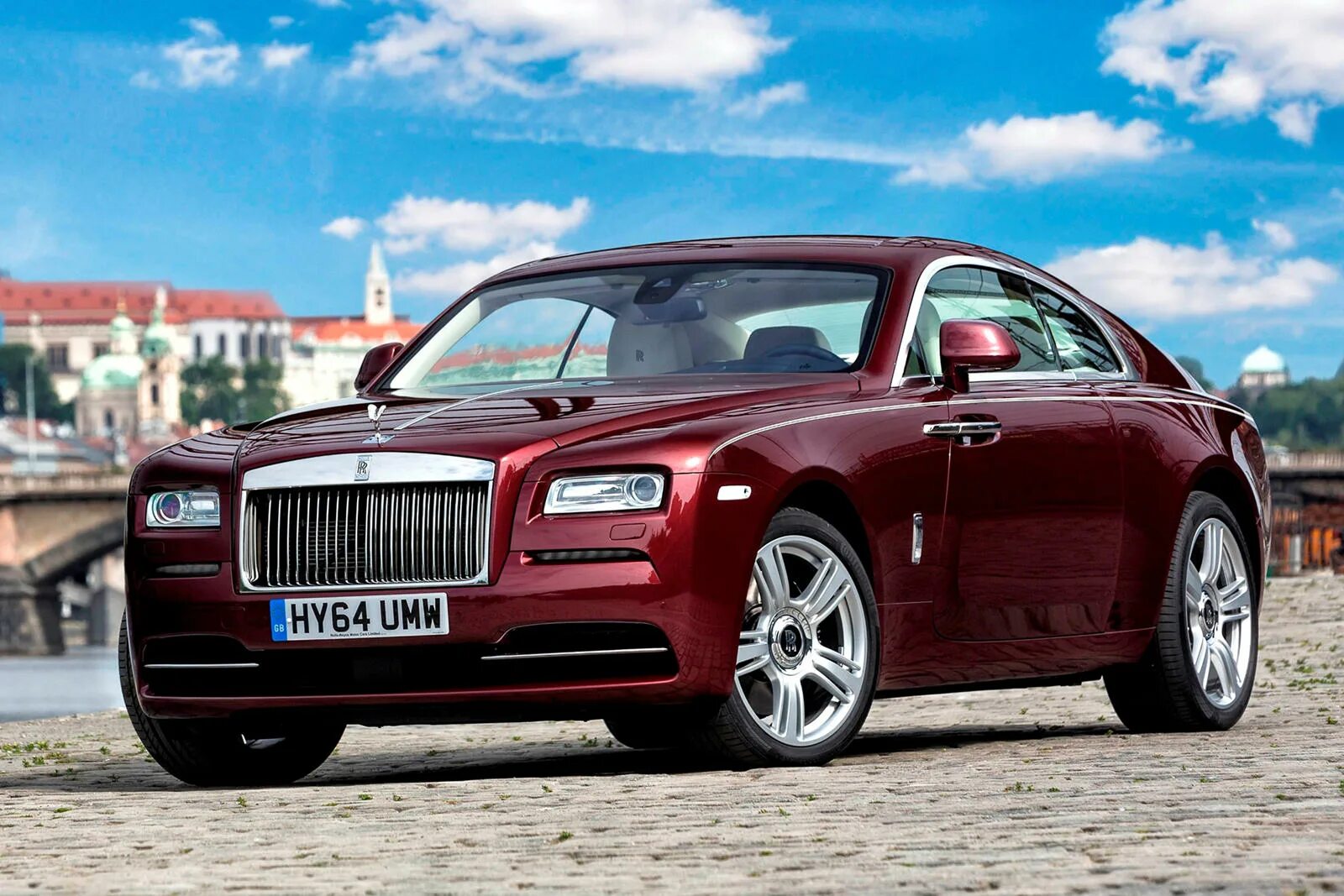 Роллс ройс 5. Rolls Royce. Красный Роллс Ройс. Rolls Royce Wraith. Rolls Royce Wraith 2022.