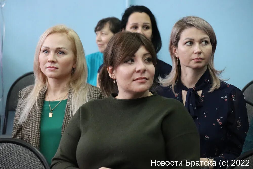 Ищем педагога психолога. Директор детского сада. Требуется педагог физики. Подготовка к егэ репетитор. Требуется учитель английского языка.