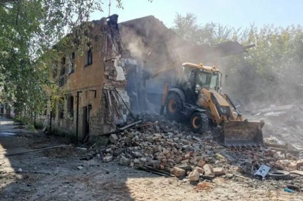 Снос речного вокзала барнаул. Слом домов. Снос аварийных многоквартирных домов. Взрыв газа в ельце. Снос барнаула.