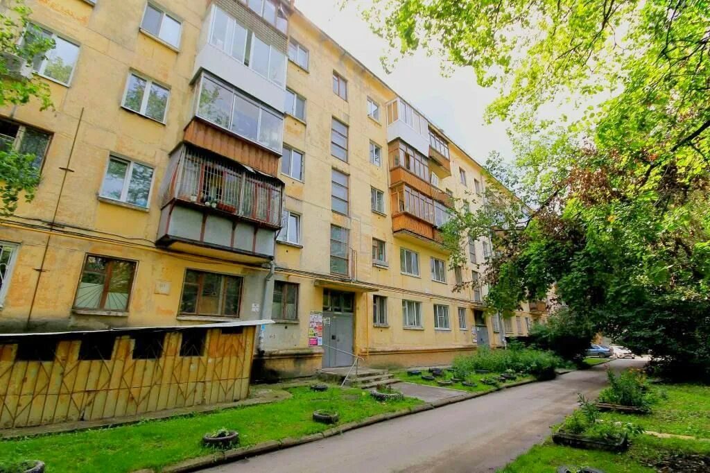 Кирпичный дом екатеринбург уралмаш. Бабушкина 18. Уралмаш и эльмаш вторичка 2-х комнатные. Проспект космонавтов 46. 40 лет октября 3 екатеринбург.