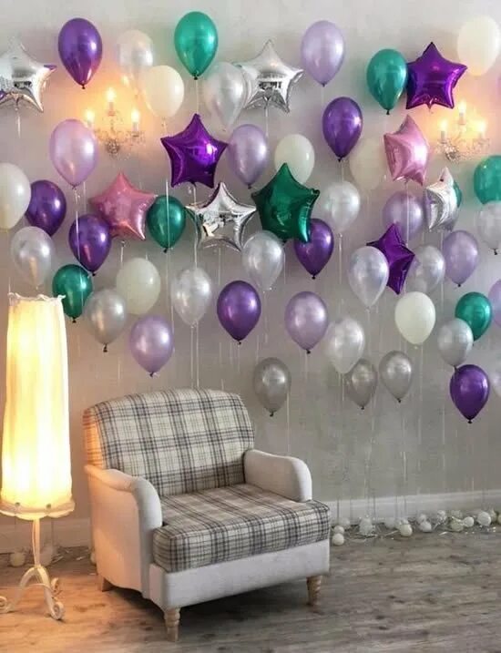 Гелевые шары дома. Украшение шарами. Украшение комнаты шарами. Украшение комнаты шарами на день рождения. Воздушные шары в комнате.