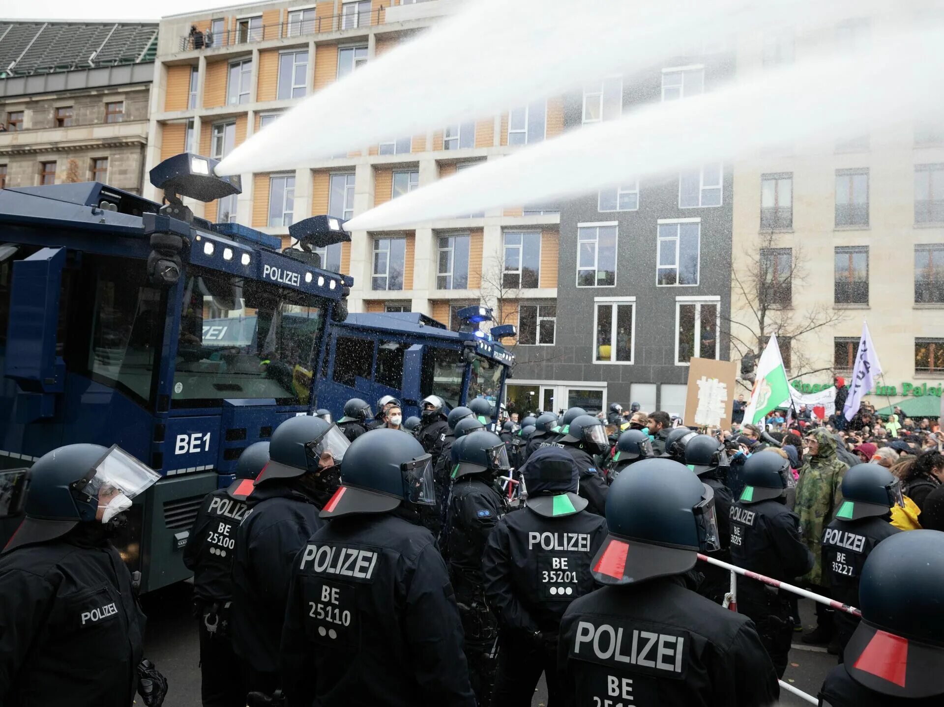 Протесты в Германии. Полиция Германии. Массовые беспорядки в Германии. Митинги во Франции.