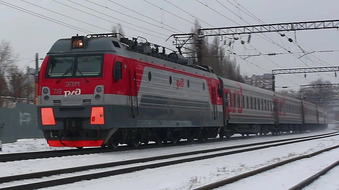 Вокзал нижний новгород платформа поезд. Поезд 100 нижний новгород. Поезд 100 нижний новгород. Поезд нижний новгород кисловодск. Эп20 015.