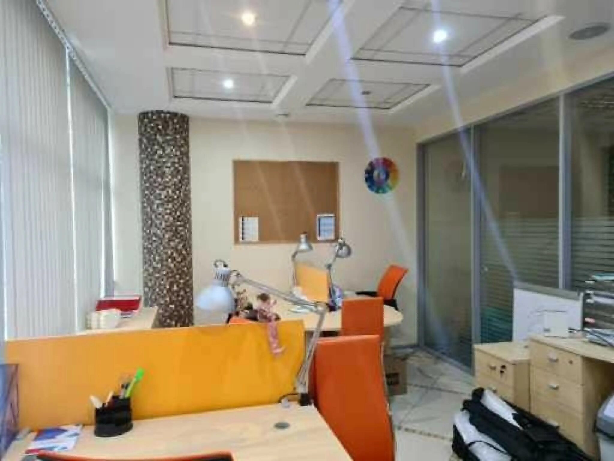 Аренда 10 м. Офис 10 м2. Помещение 10 кв. Пустой офис без мебели. Аренда помещения.