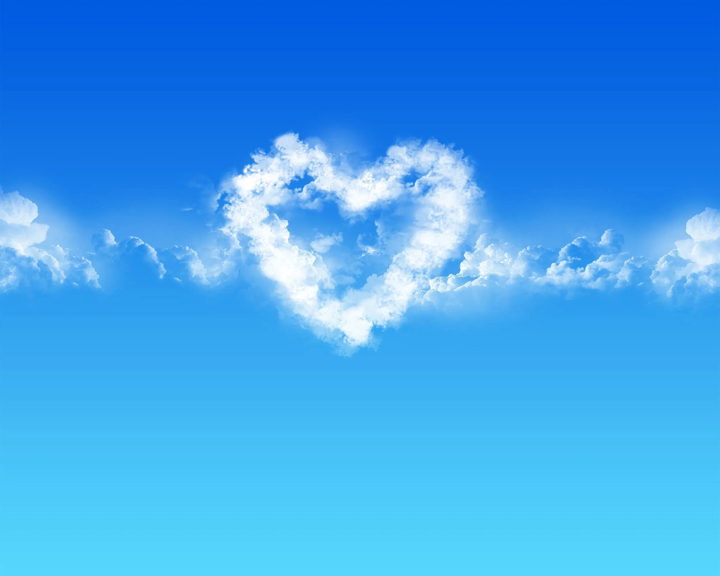 День рождения облаков. Облако в виде сердечка. Сердце из облаков. Облака гиф. Сердечко в небе.