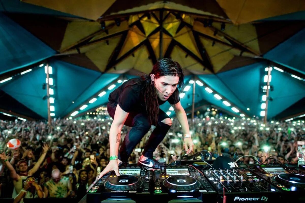 Skrillex. Skrillex 2022. Скриллекс сейчас 2022. Скриллекс Сонни Мур. Скриллекс песни